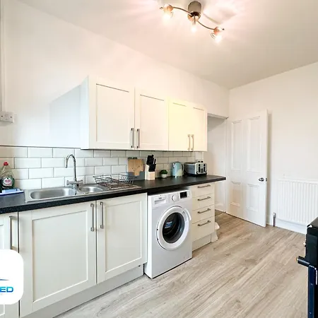 Free Parking - Family Stays - Spacious Harrogate Esterno foto