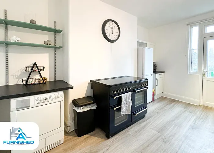 Free Parking - Family Stays - Spacious